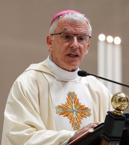 Like Jesus, be patient with others, Archbishop Costelloe tells Synod members